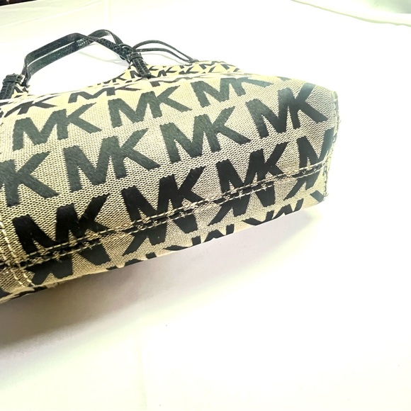 Michael Kors Black and Tan Women's Bag - Picture 9 of 10